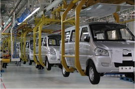 首批300位車主 走進北汽威旺株洲工廠